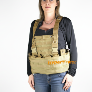 Taktisk vest i fargen tan coyote fra Swiss Arms med MOLLE-system